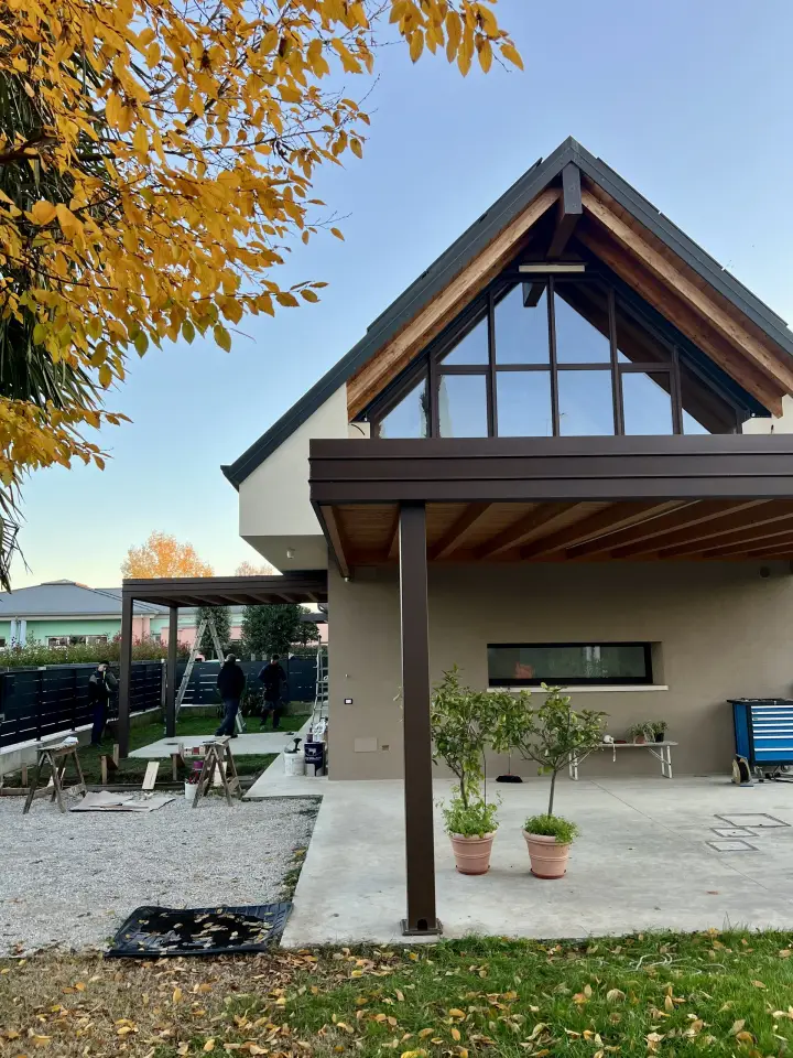 Struttura in legno e metallo